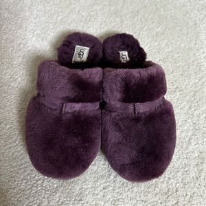 Women’s UGG slippers Size 8